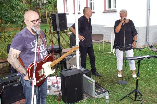 bernd-kleinow-und-peter-schmidt-mit-heide-rose-brueckner.jpg